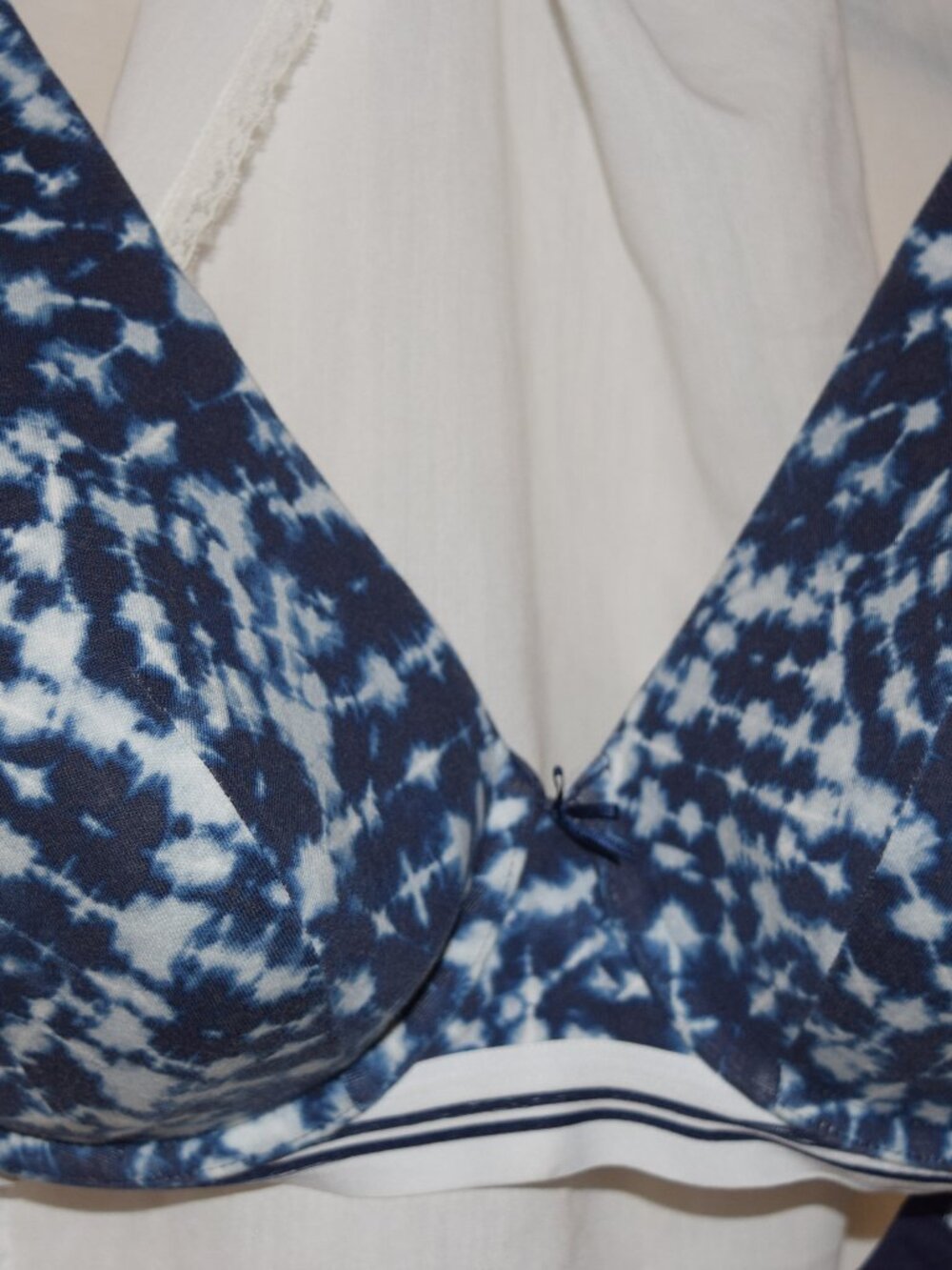 Cacique Bra White & Blue Tie Dye, Size 38F(0233)